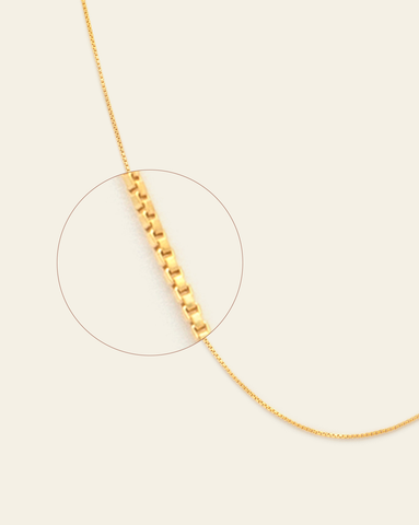 A magnified close up of gold vermeil box chain.